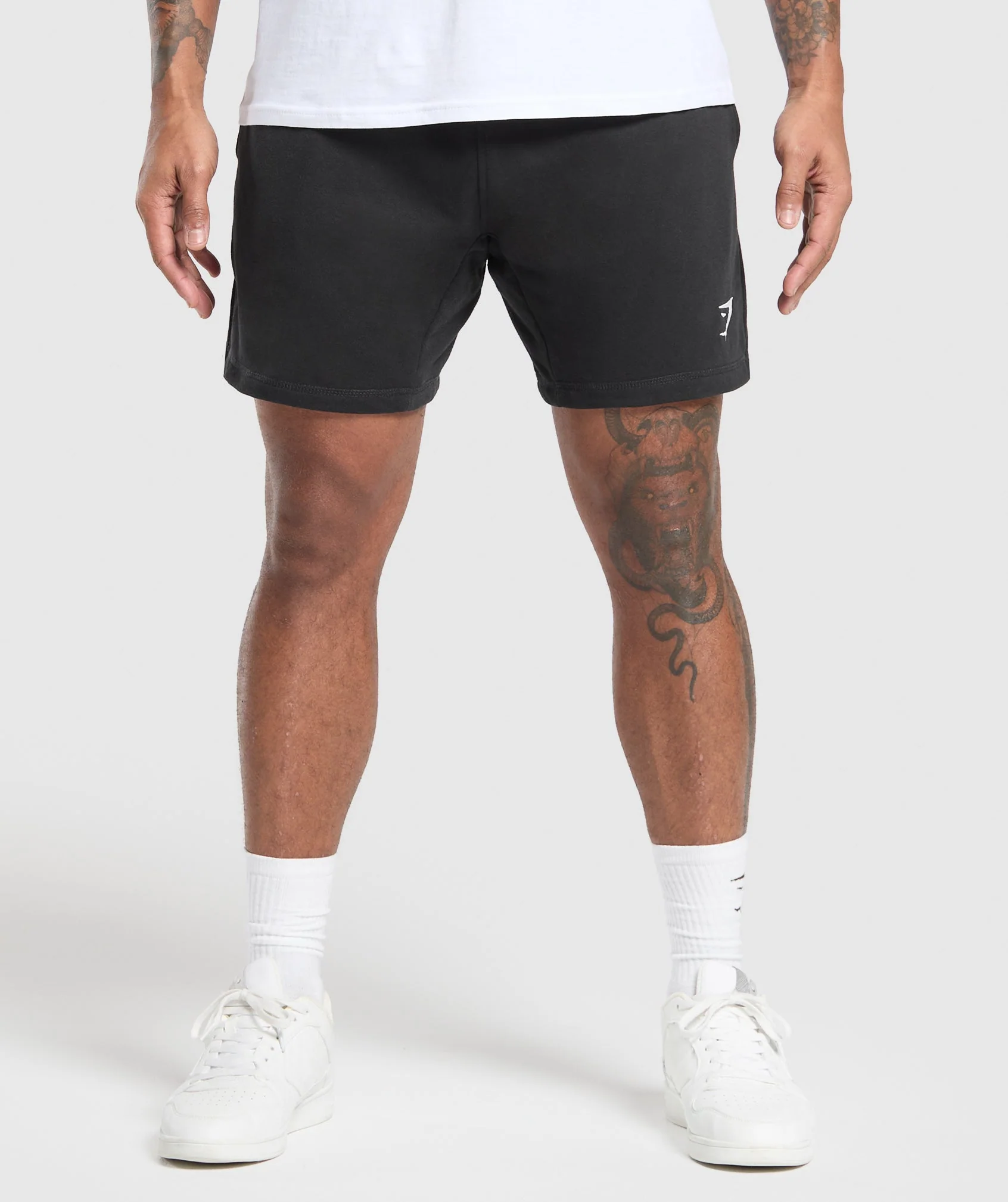 Crest Shorts Black // GYMSHARK