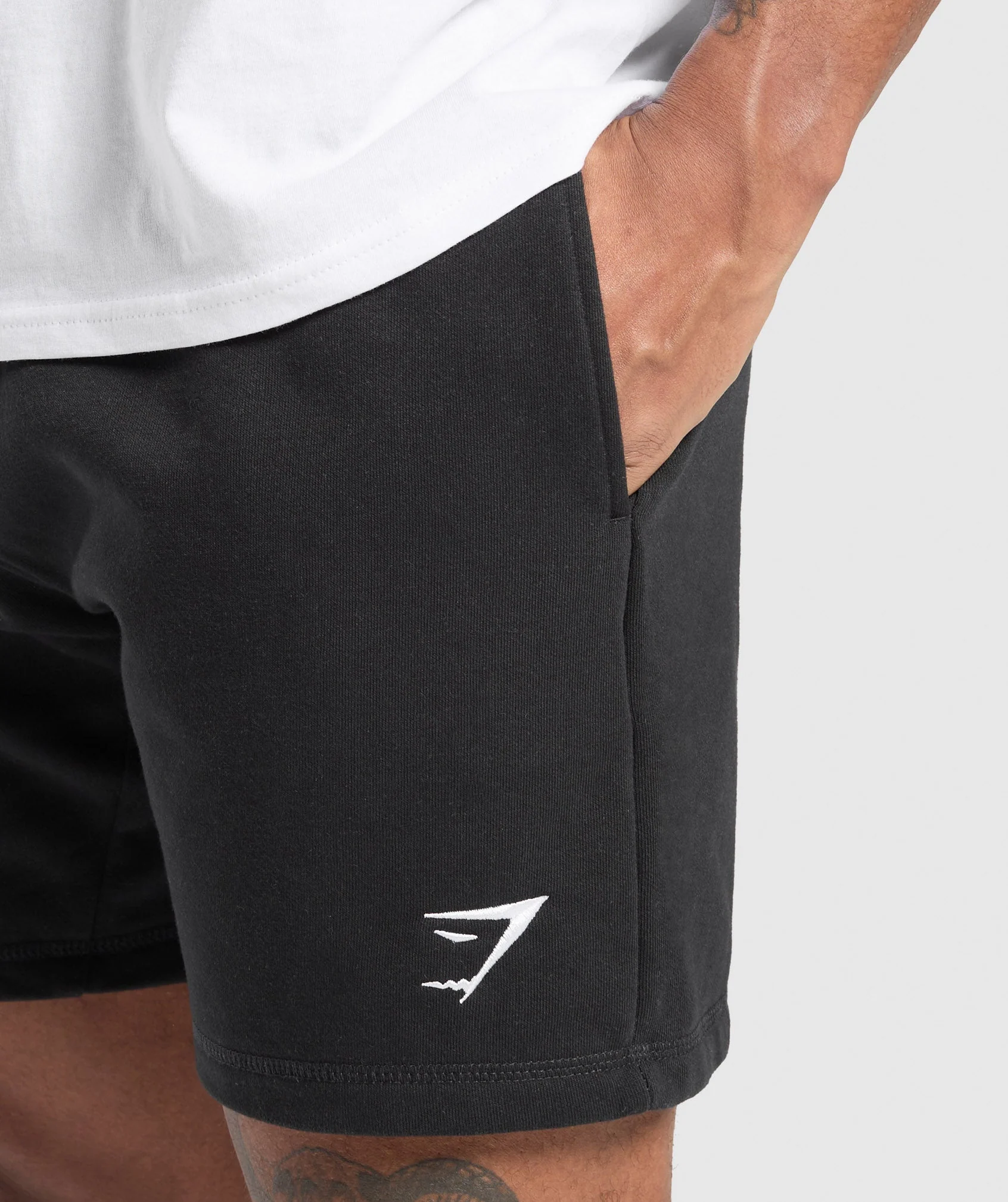 Crest Shorts Black // GYMSHARK - Image 3