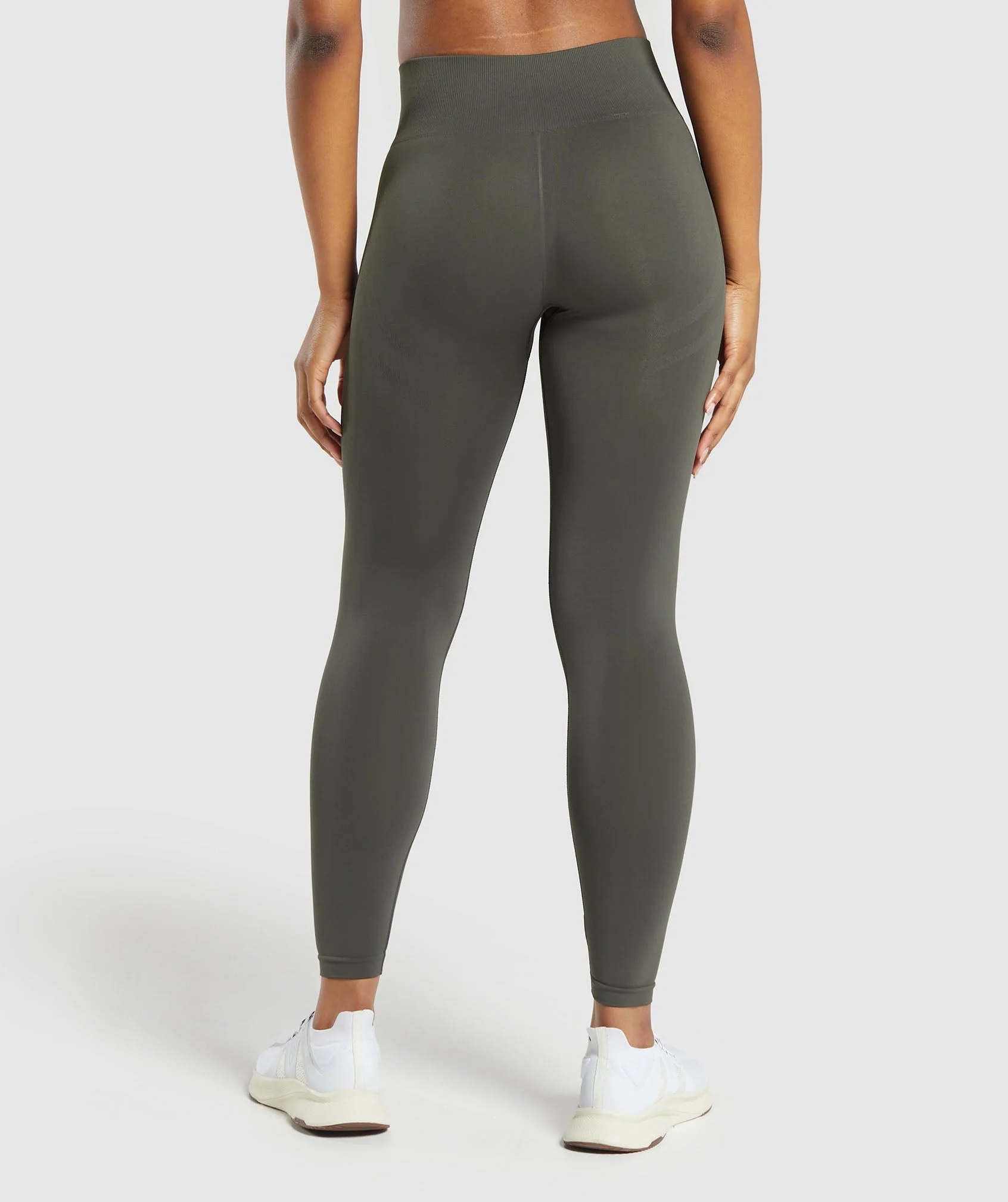 Everyday Seamless Leggings Strength Green // GYMSHARK - Image 2