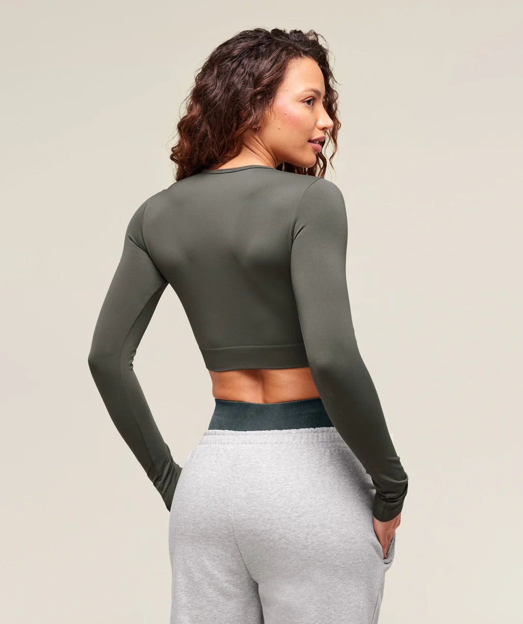 Everyday Seamless Long Sleeve Crop Top Green // GYMSHARK - Image 2