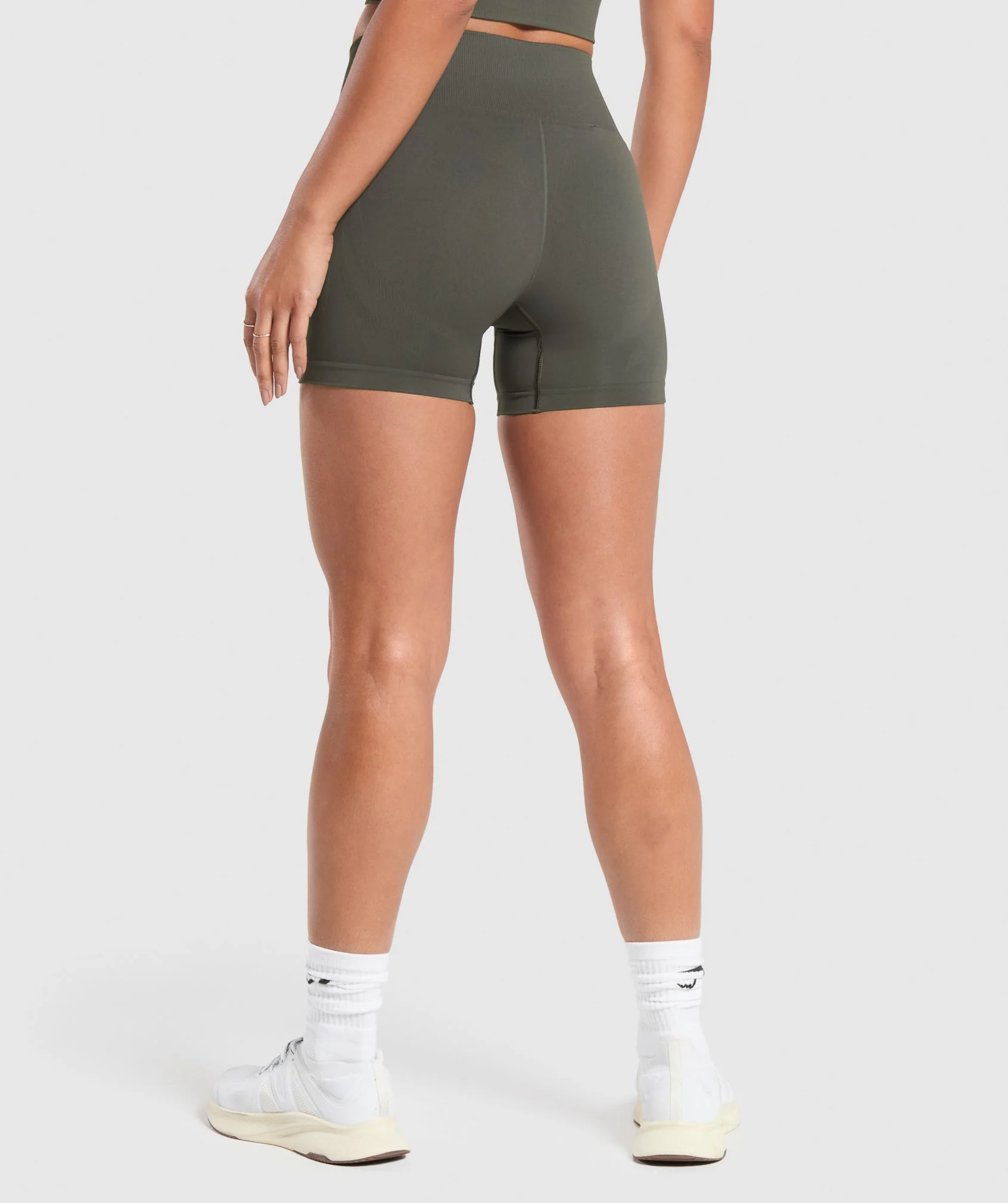 Everyday Seamless Shorts Strength Green // GYMSHARK - Image 2