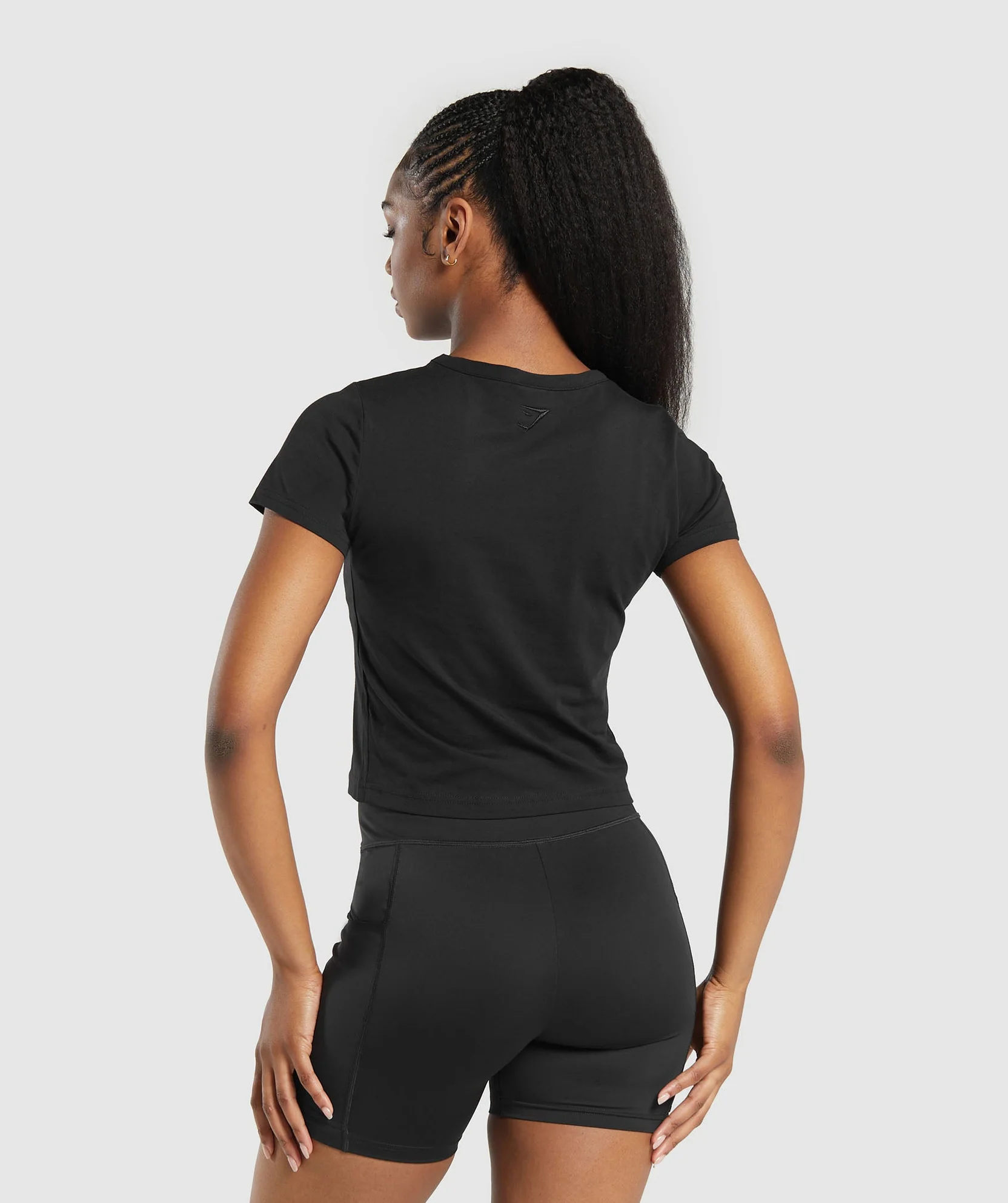 BLOCK CROP TOP BLACK // GYMSHARK - Image 2