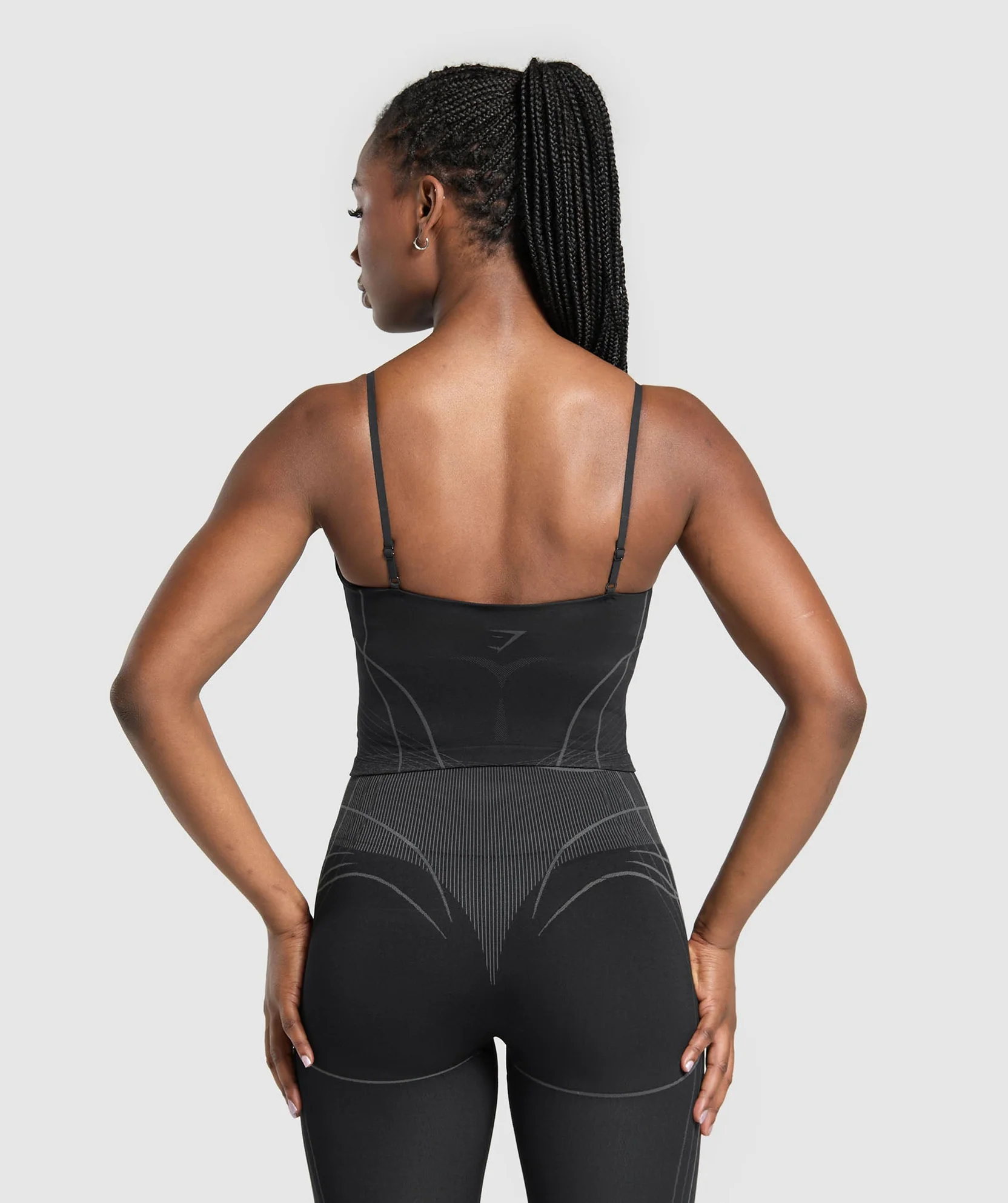 APEX SEAMLESS MIDI TANK WITH SHELF // GYMSHARK - Image 2