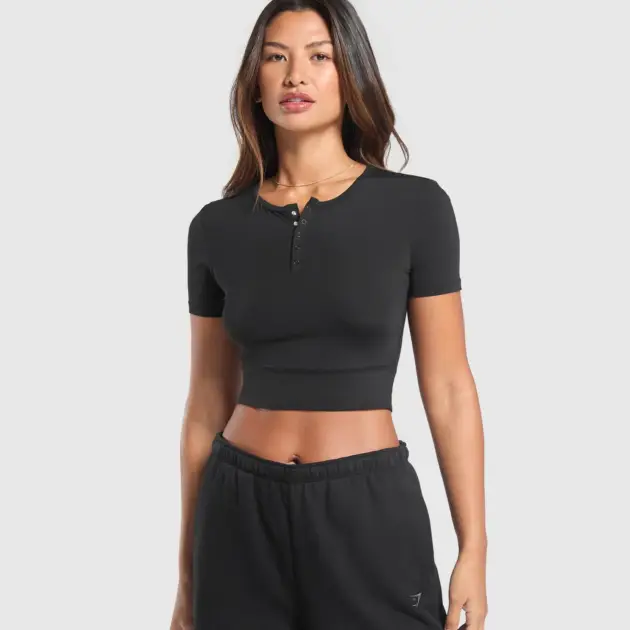 REST DAY BUTTERY SOFT MIDI TOP Black // GYMSHARK
