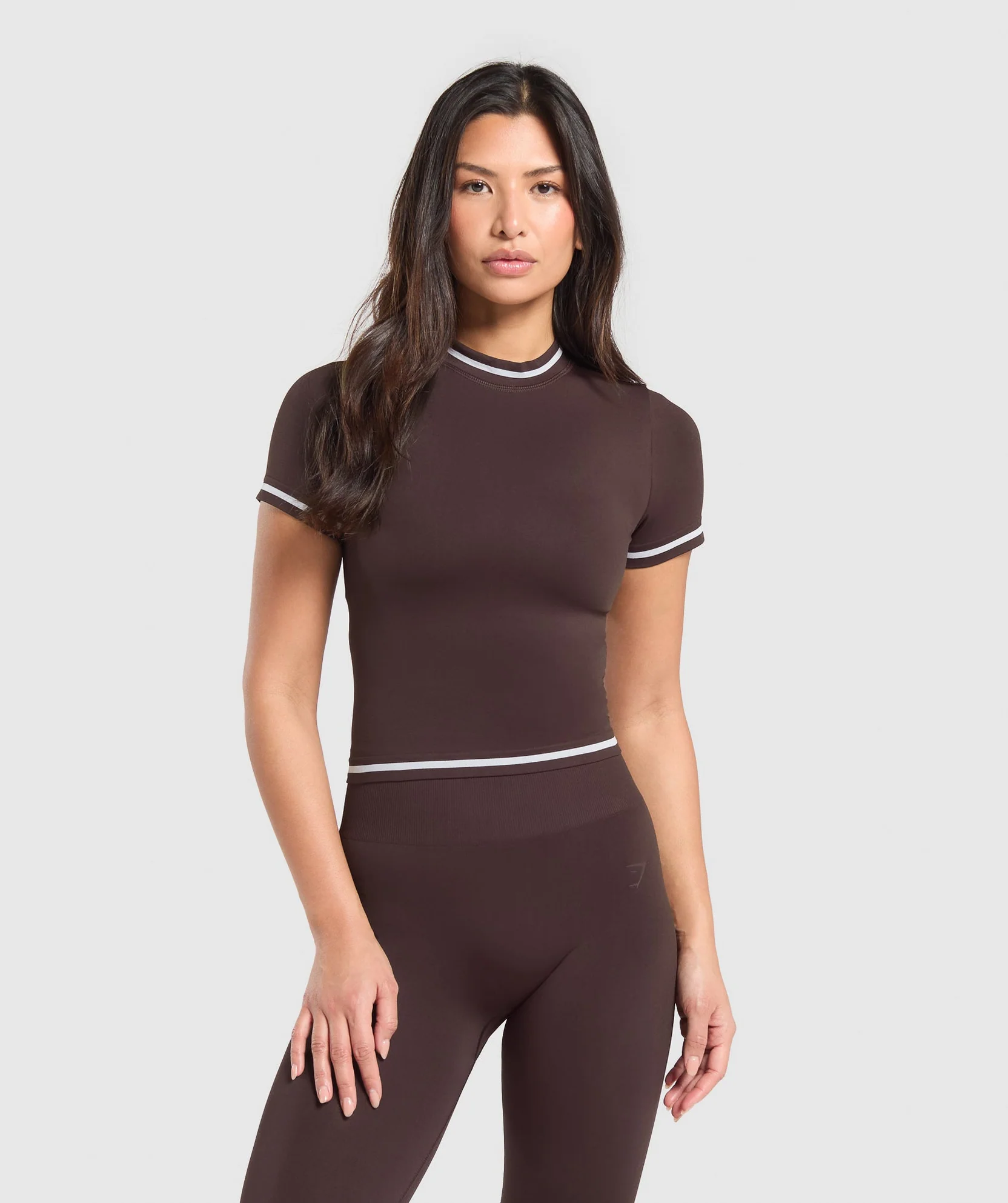 CONTRAST SEAMLESS MIDI TEE  Brown // GYMSHARK