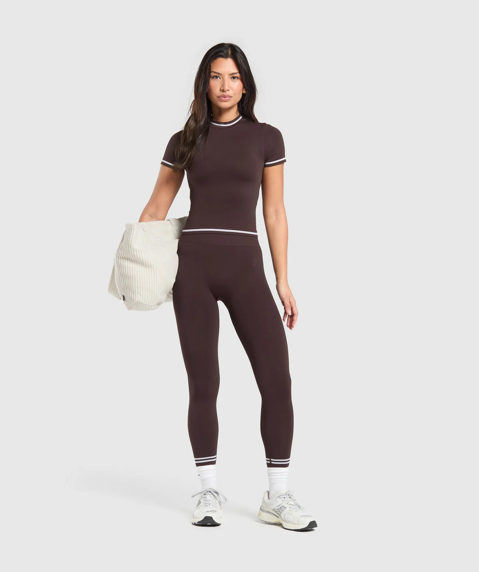 CONTRAST SEAMLESS MIDI TEE  Brown // GYMSHARK - Image 3