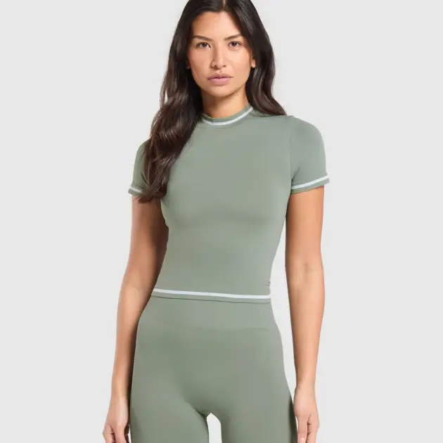 CONTRAST SEAMLESS MIDI TEE Unit Green // GYMSHARK
