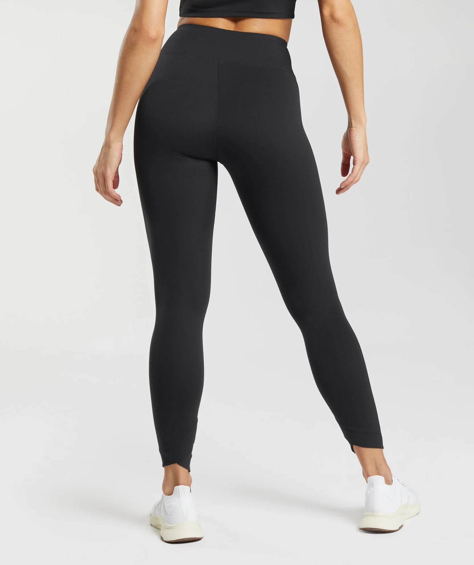 CROSSOVER LEGGINGS Black // GYMSHARK - Image 2