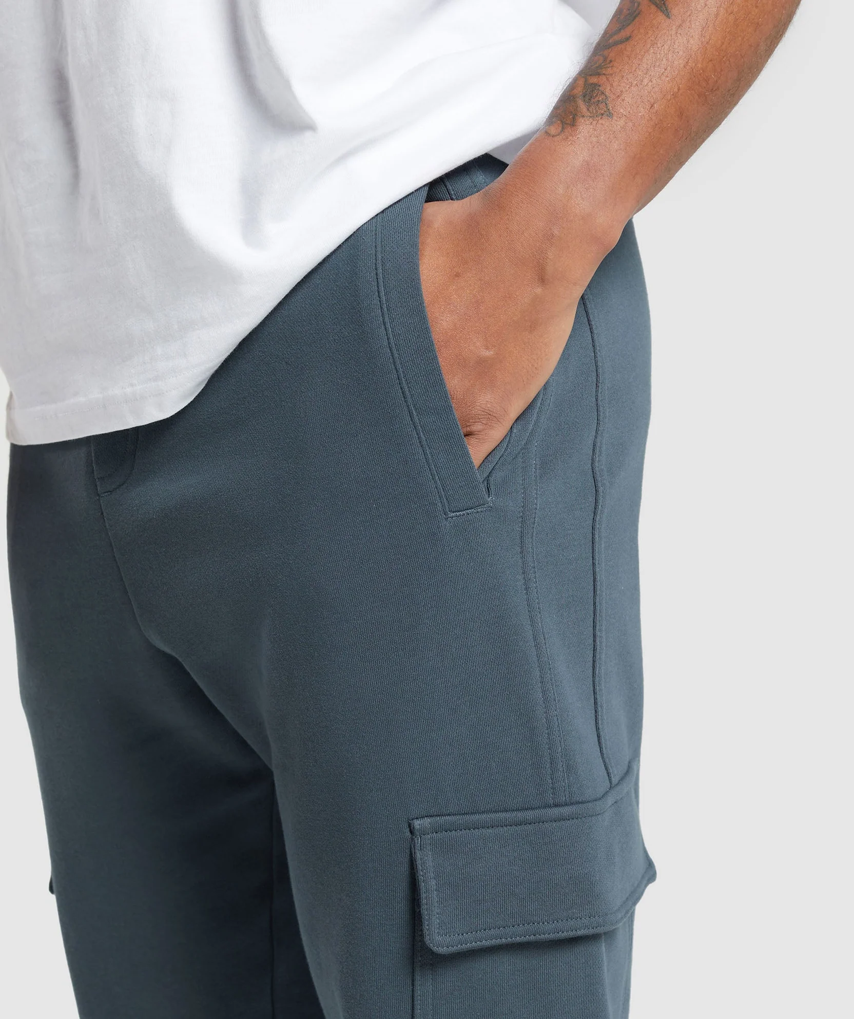 REST DAY ESSENTIALS CARGO JOGGERS // GYMSHARK - Image 3