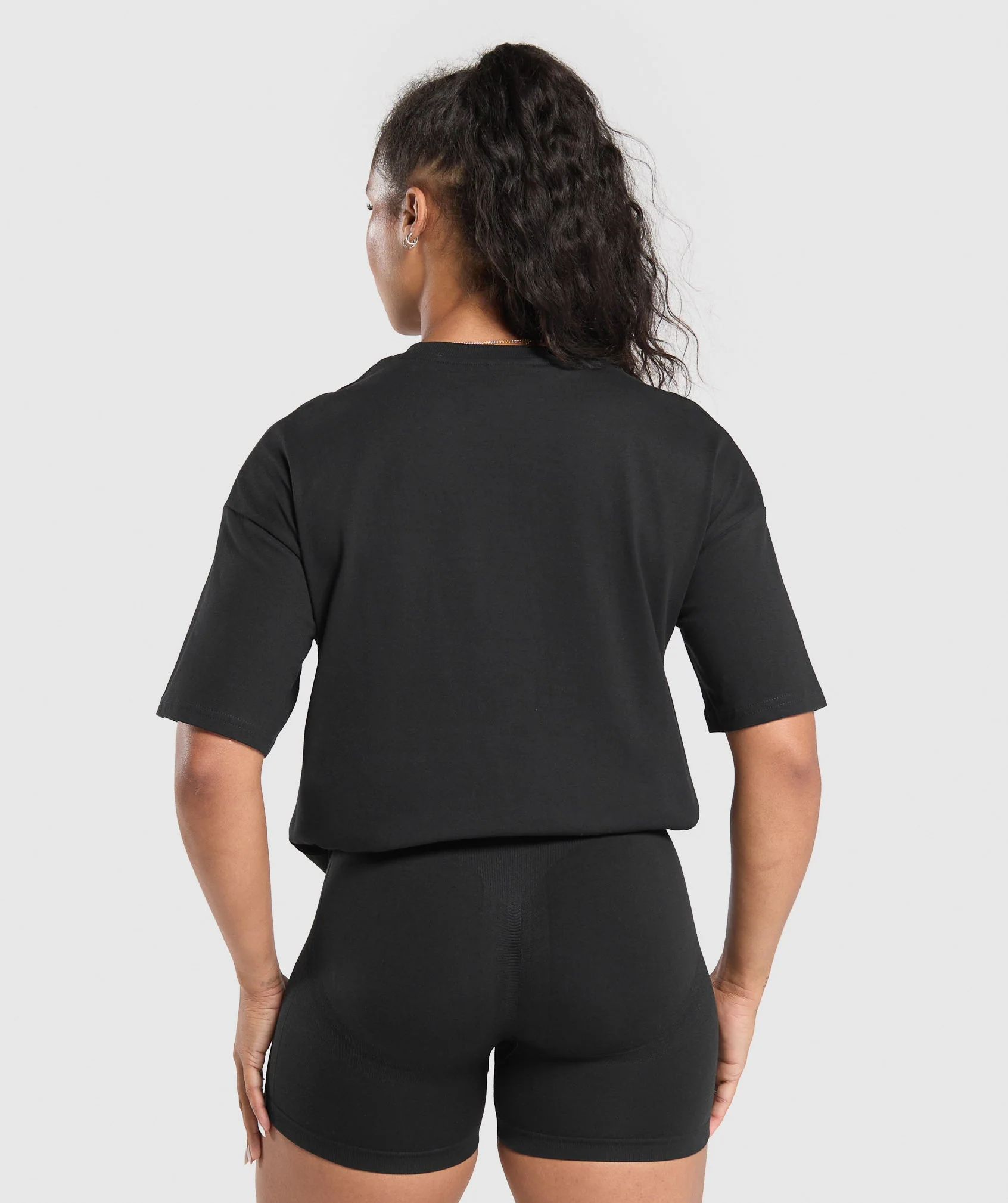 Legacy Oversized T-Shirt Black // GYMSHARK - Image 2