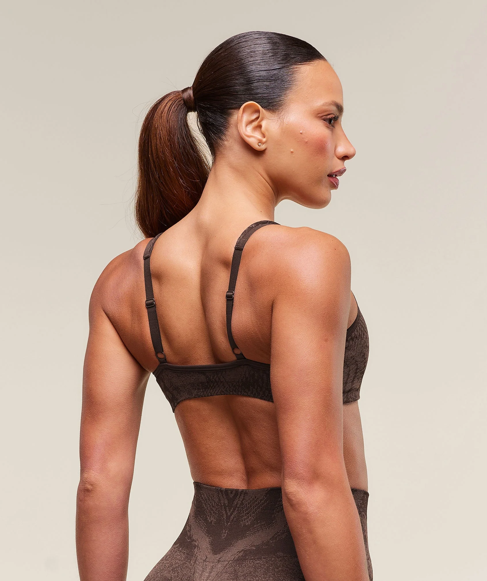 Adapt X Whitney Animal Seamless Twist Front Bra Soft Brown // GYMSHARK - Image 3
