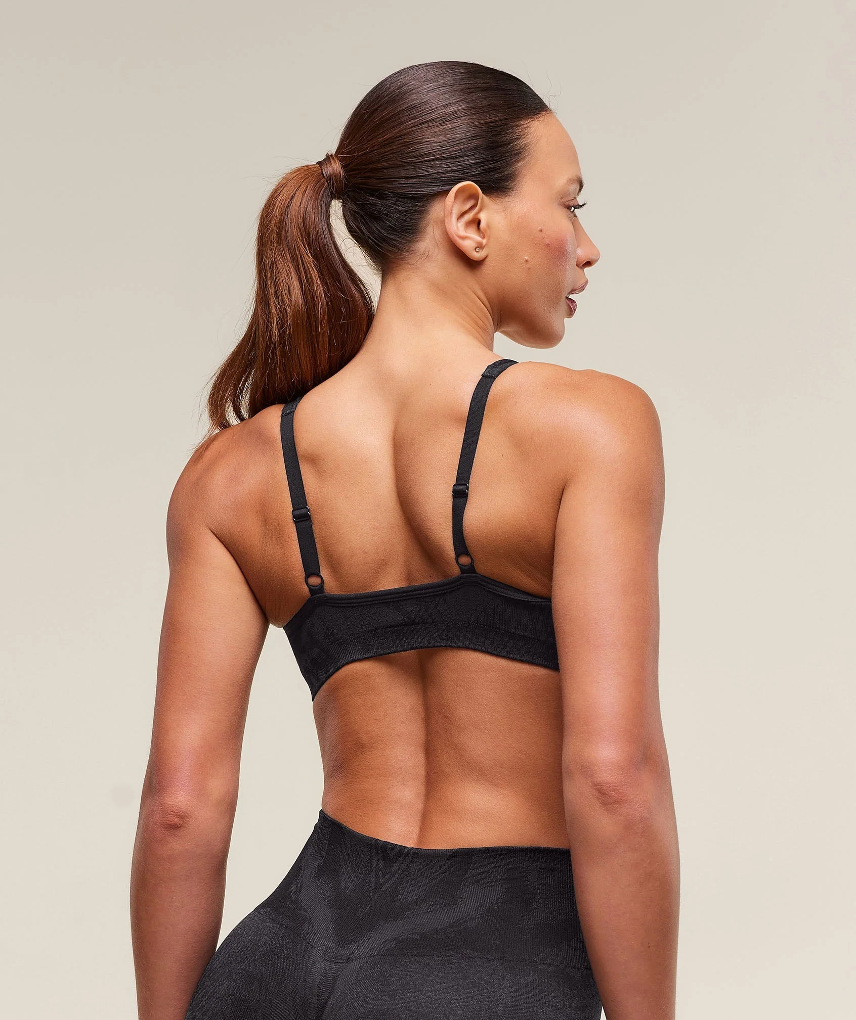 Adapt X Whitney Animal Seamless Twist Front Bra Black // GYMSHARK - Image 2