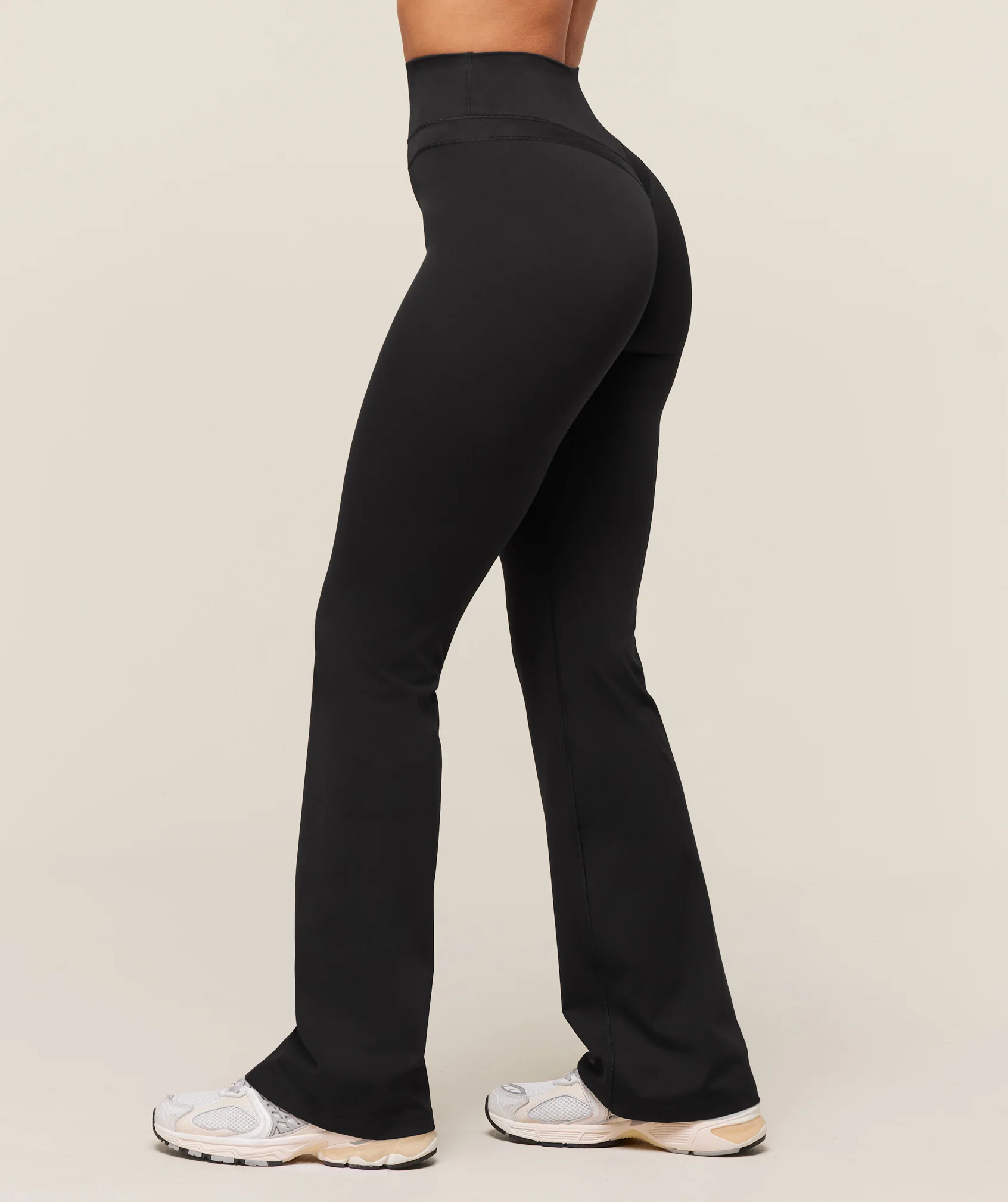 Whitney Flared Leggings // GYMSHARK - Image 3